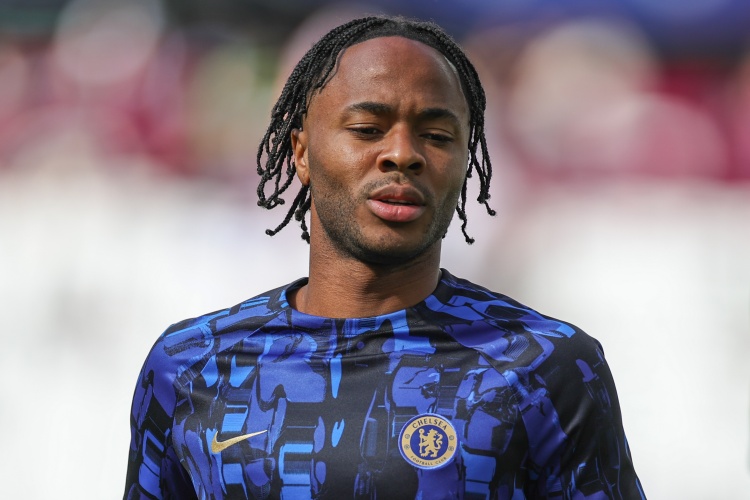 斯特林加盟切尔西至今共打进19球,与罗本&达夫持平