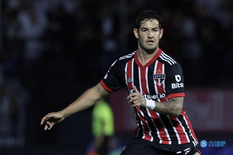 意媒:帕托合同年底到期将离队,本赛季只出场9次圣保罗不再续约