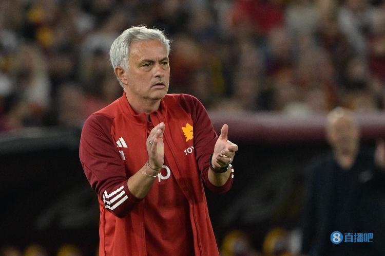 穆里尼奥参与罗马慈善活动:应该得到掌声的不是我而是幕后英雄