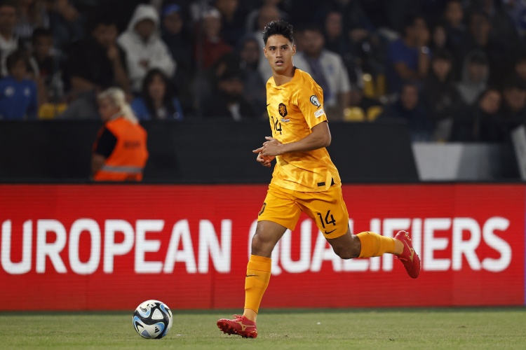 赖因德斯:罗马尼亚的比赛很有强度,我们需要保持耐心