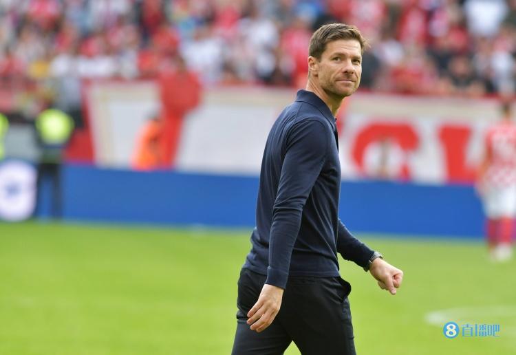 雷施克:阿隆索在退役后本可能成为拜仁总监,但他想成为教练