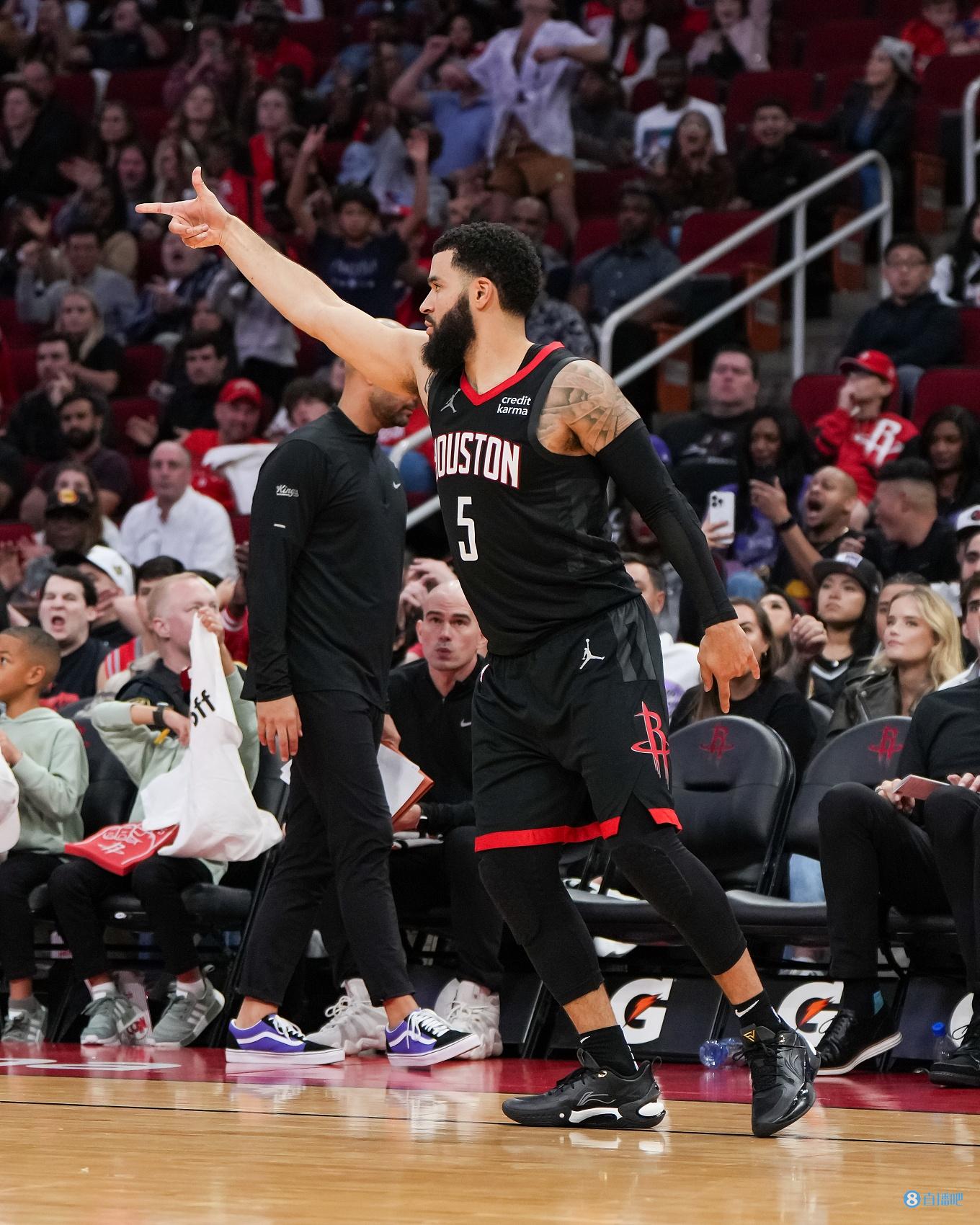 范弗里特场均助攻联盟第4 场均7+助球员中助攻失误比第2