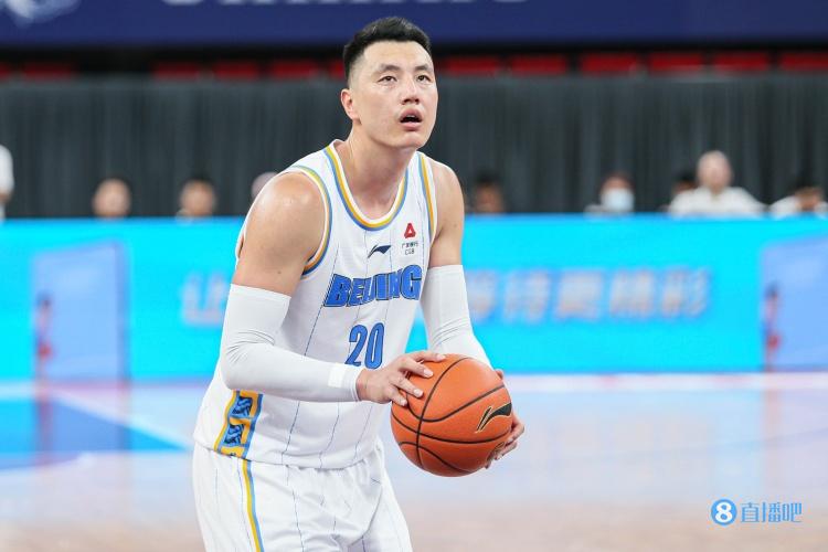 翟晓川：我跟丁彦雨航又一次同时站上球场 享受一起打球时光❤️