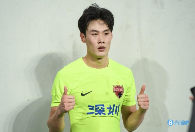 马德兴:国足补招深圳边卫徐浩峰有“就近之意”