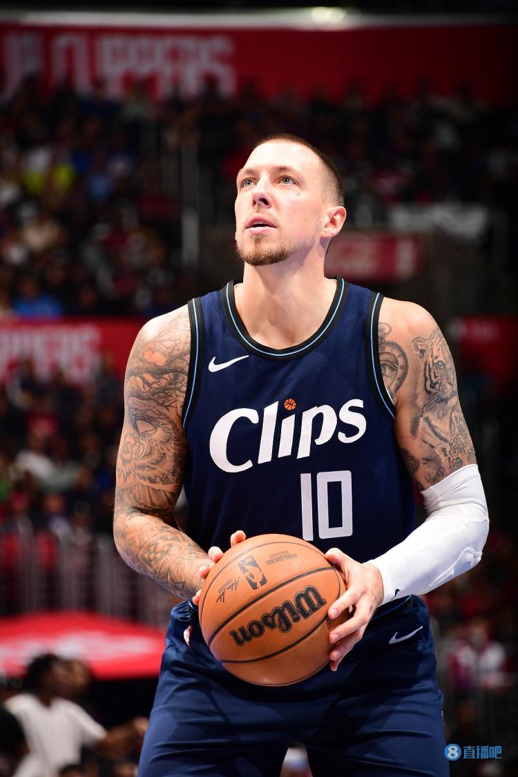 普拉姆利复出你俩时间如何分配?泰斯:还未和教练组聊过