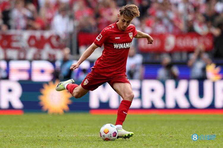 记者：拜仁有意斯图加特后卫安东，球员合同2025年到期