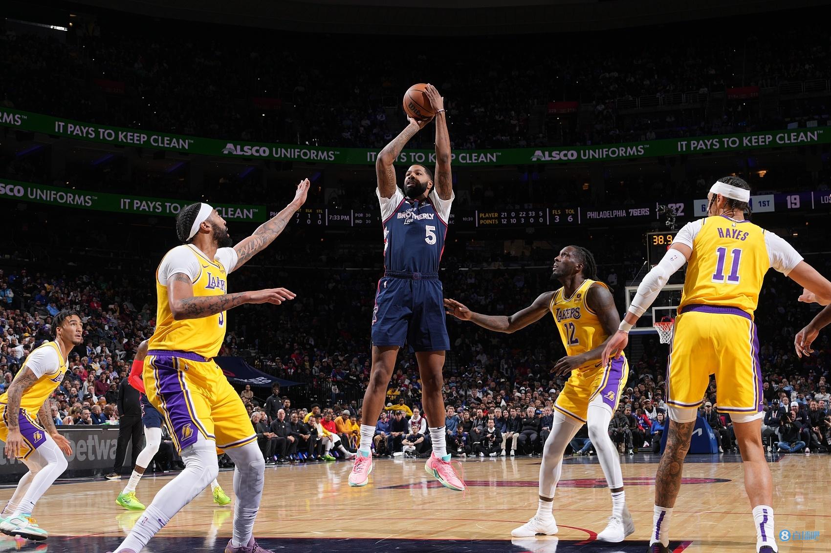 真准！小莫里斯替补10分钟 三分3投全中拿到11分&正负值+11