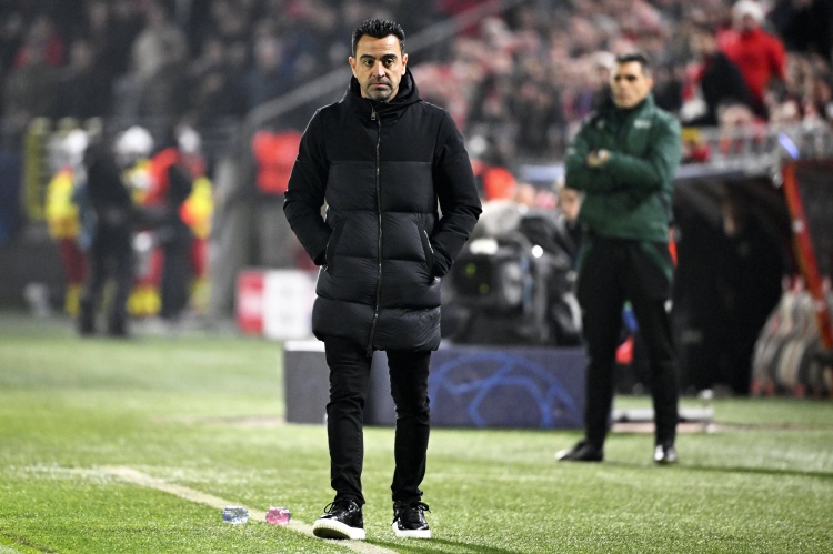 西班牙组织1999年U20世界杯夺冠纪念赛,哈维出战并打进扳平进球