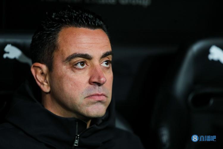 记者:哈维有一种更衣室和董事会在孤立他的感觉