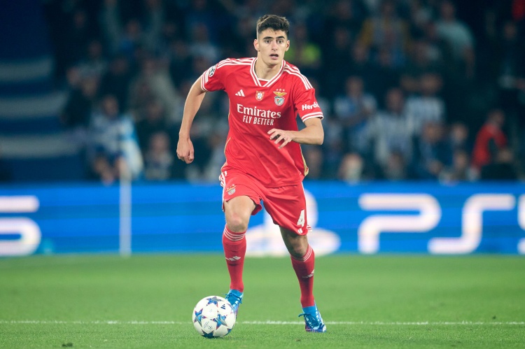 意媒:尤文和门德斯在运作安东尼奥-席尔瓦转会,本菲卡想抬价