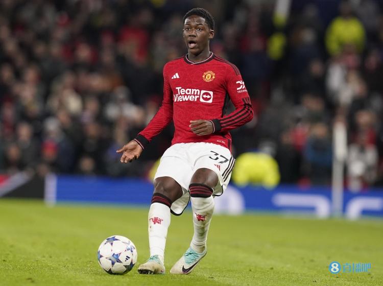 萨哈:梅努持球时有点像哈布结合体,还能充当后期斯科尔斯的角色