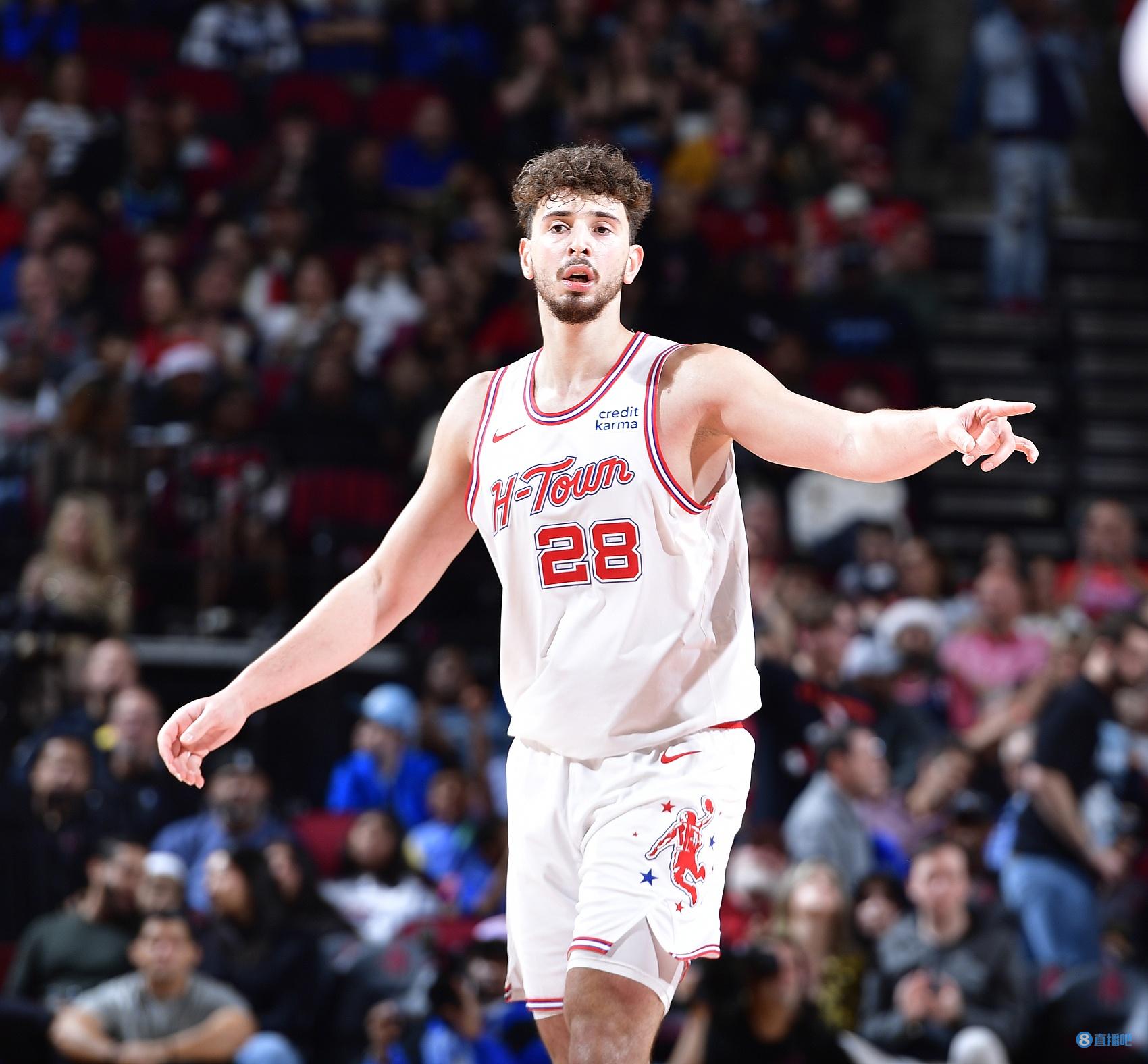 乌度卡:申京在这个年龄段鹤立鸡群 而且每时每刻都在不断进步