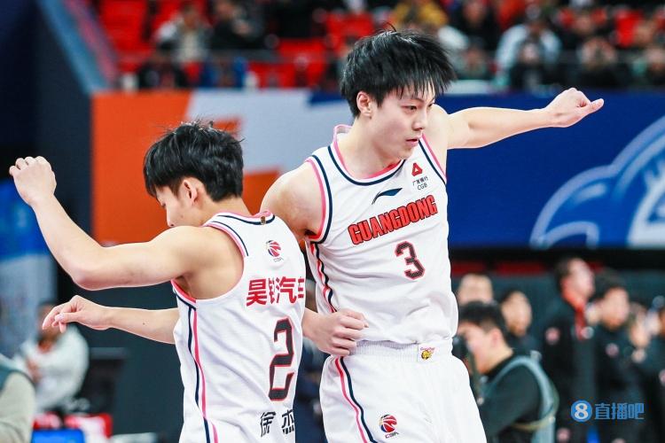 广体：华南虎攻防压制笑傲“德比战” 深圳“断电”蔓延一整场