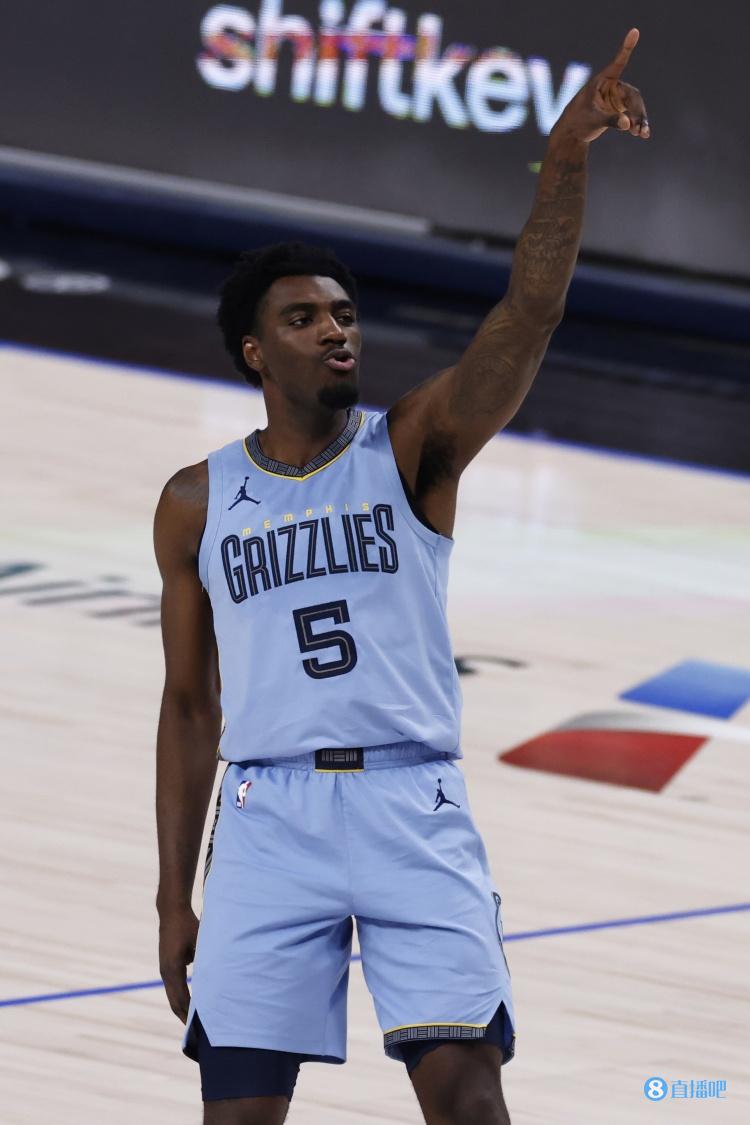 很猛!文斯-威廉姆斯11中6&罚球10中9砍下24分7篮板4助攻