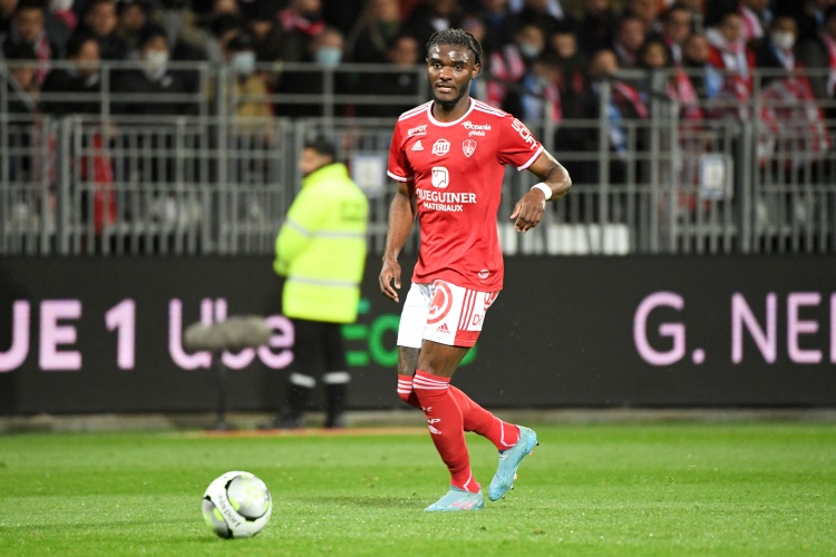 米体:AC米兰希望今夏补强防线,对布拉西耶和伊戈尔感兴趣