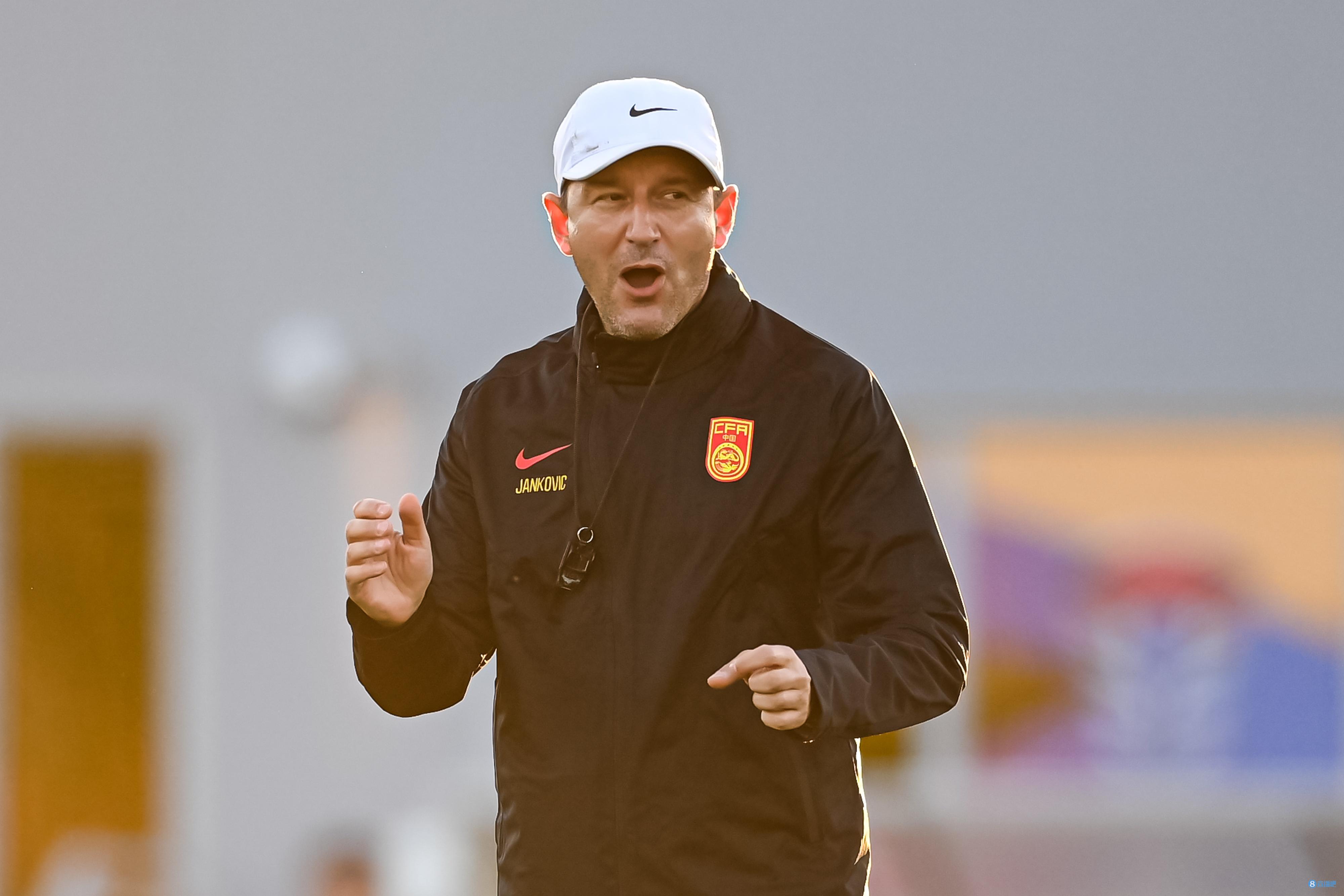 媒体人:扬科维奇的确没啥执教能力,但玉皇大帝来了也好不了多少