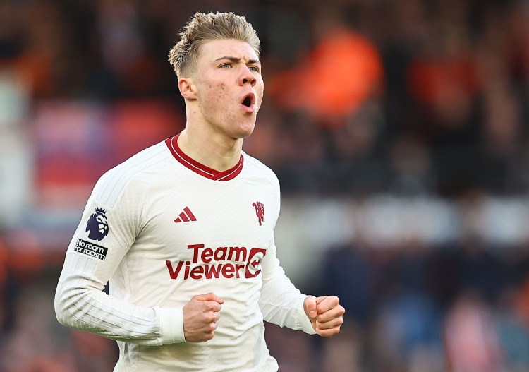 加里-内维尔评价霍伊伦:霍伊伦打败了那些以大价钱签约来的球员