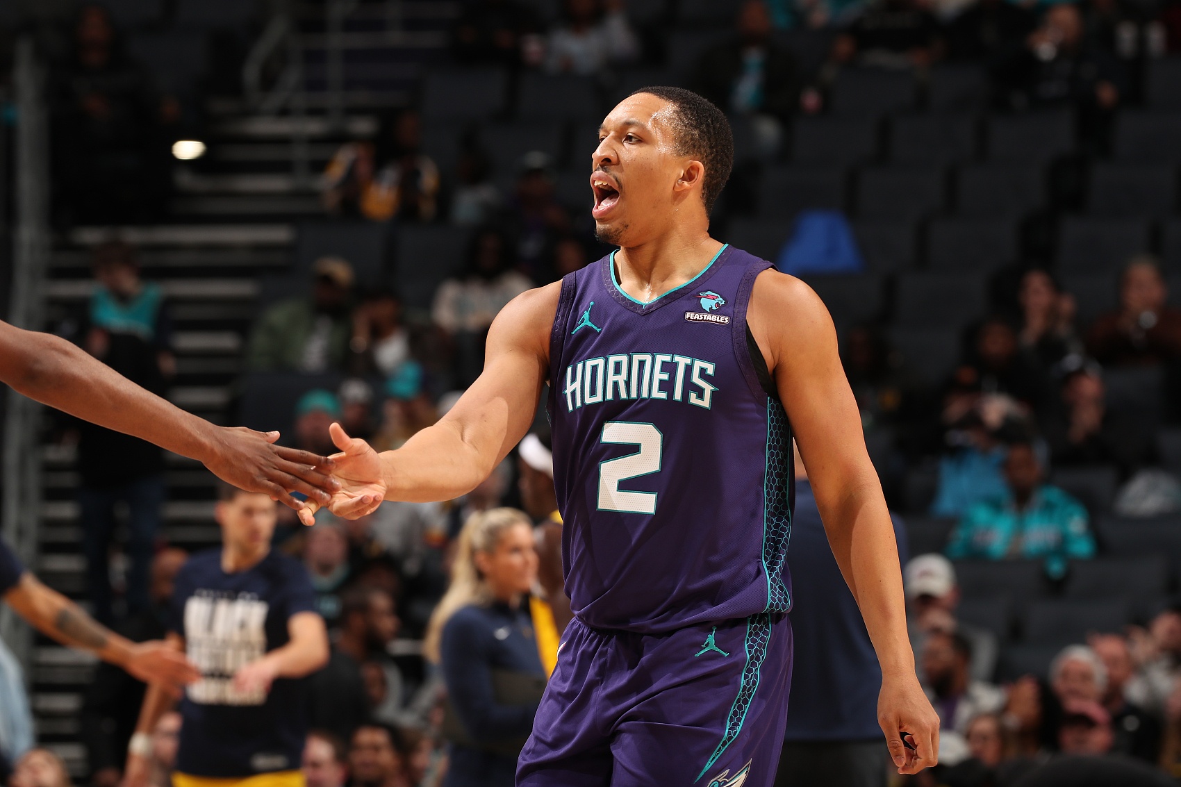 全能表现！格威8中6&三分2中2 得到16分7板5助1断1帽