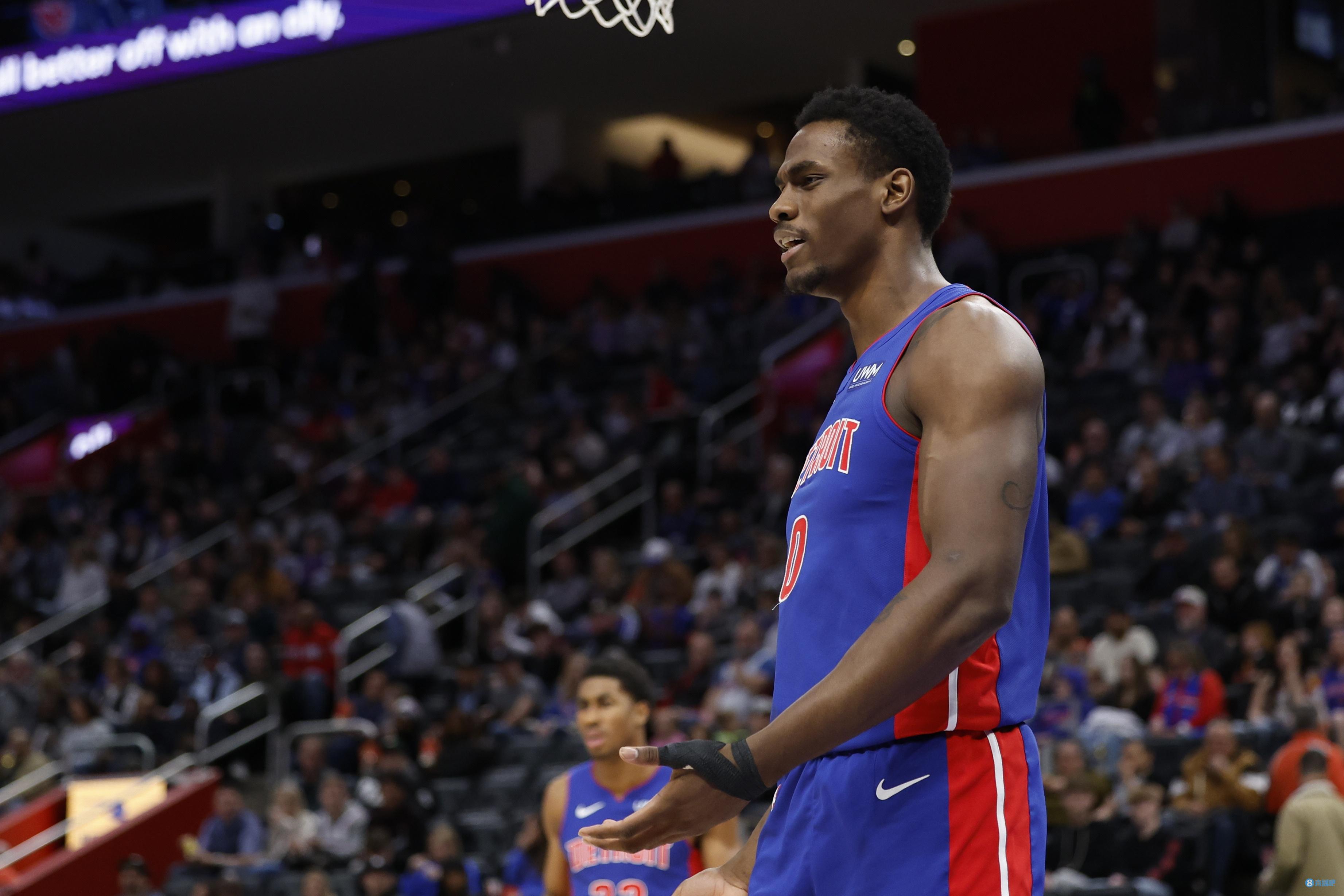 未来可期！杜伦10中8得到20分10板1助1断1帽