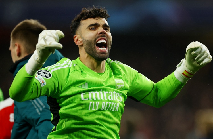 拉亚连续5个英超客场完成零封,是首位做到的西班牙门将