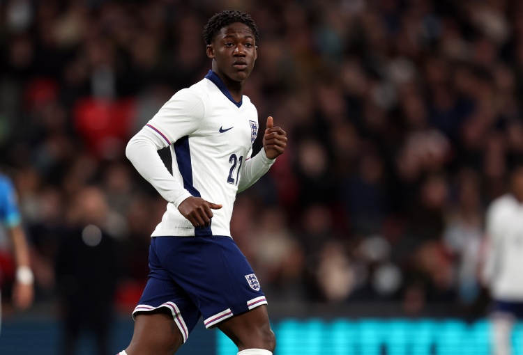 曼联青训教练谈梅努:他的自信让你相信他能够应对任何事情