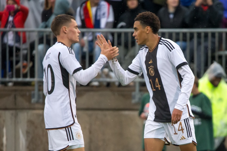 纳帅:穆西亚拉应保持现在的踢球方式,他的才华毋庸置疑