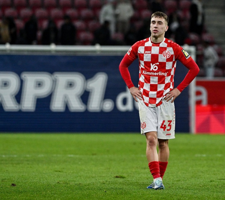 图片报:拜仁也在关注格鲁达,美因茨为球员标价5000万欧