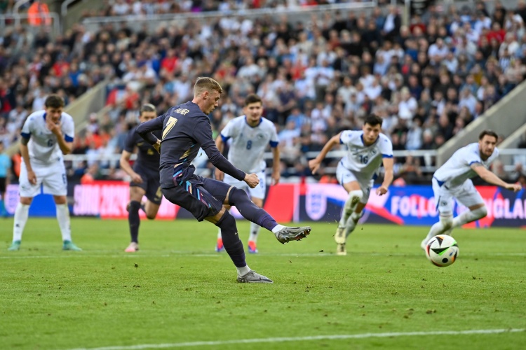 谁改变了比赛?范巴斯滕:帕尔默,他能进攻有冲击力能带动球队