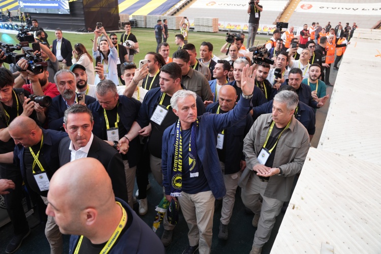 穆帅:费内巴切能争冠但罗马在意甲无法竞争 意大利今夏不会卫冕