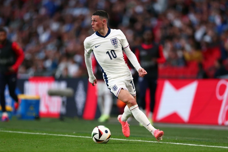 太阳报:福登夫妇找通灵师进行塔罗牌占卜,希望英格兰队能夺冠