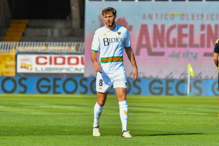 国米表示似曾相识?全市场:佛罗伦萨没能与特斯曼经纪人达成协议