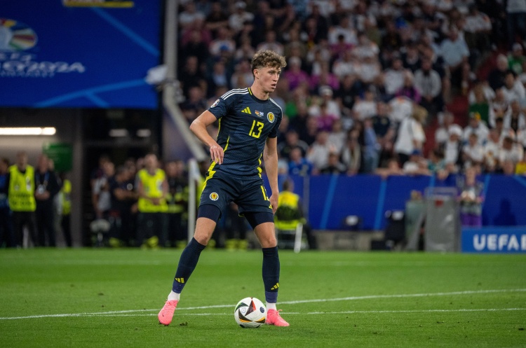 亨德利:苏格兰更衣室的氛围非常低落,我们表现没达到标准