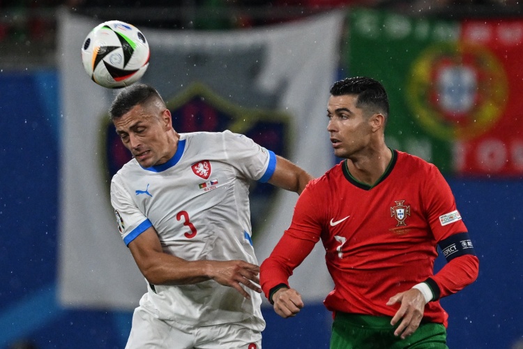 小组赛0球!C罗首次在国家队大赛的小组赛中未能取得进球
