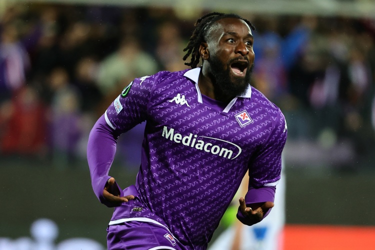 官方:朗斯租借佛罗伦萨前锋恩佐拉,拥有球员优先买断权